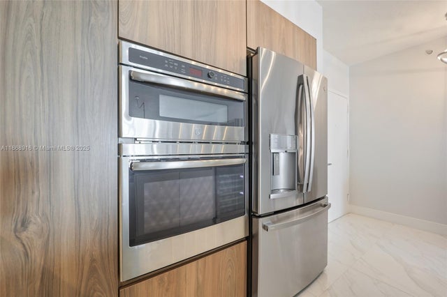 4 of 33 - 325 S Biscayne Blvd 2515, Miami, FL