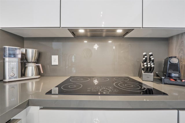 5 of 33 - 325 S Biscayne Blvd 2515, Miami, FL