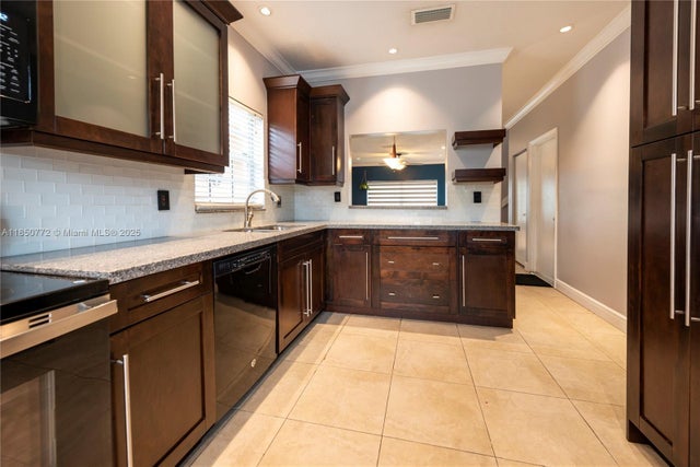 5 of 27 - 18021 Sw 11th Ct, Pembroke Pines, FL