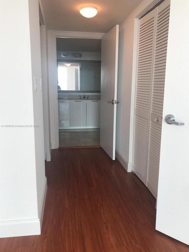 5 of 9 - 1800 N Bayshore Dr 3910, Miami, FL