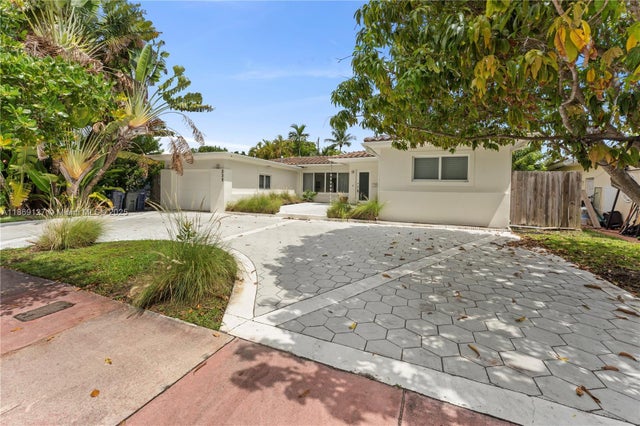 2 of 43 - 235 Fairway Dr, Miami Beach, FL