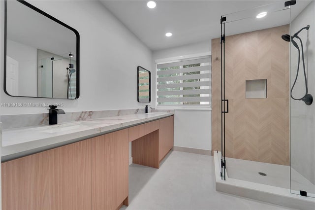 5 of 60 - 704 Stanton Dr, Weston, FL