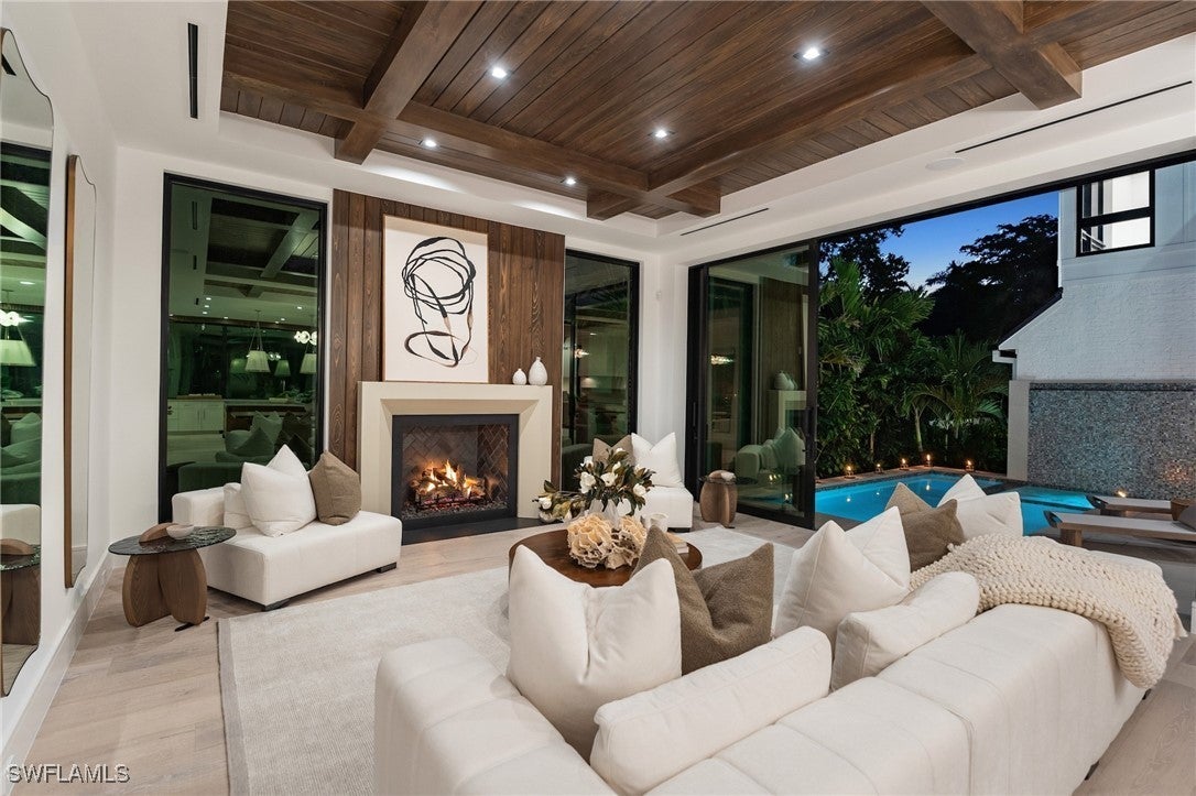 Photo of Listing #225068377