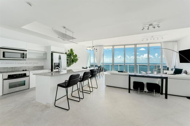 1 of 32 - 888 Biscayne Blvd 5507/5607, Miami, FL