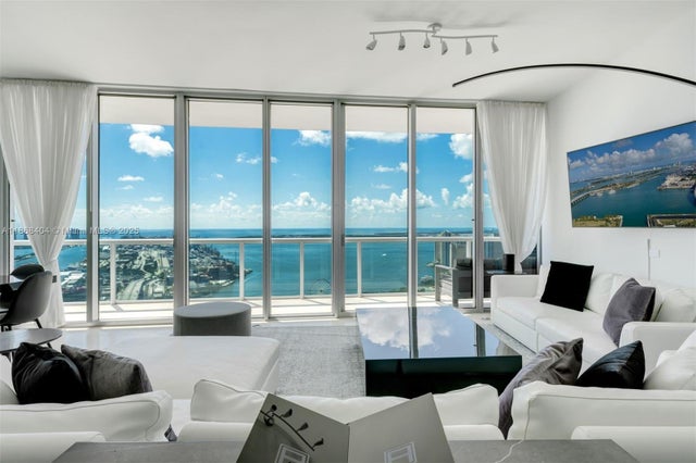 2 of 32 - 888 Biscayne Blvd 5507/5607, Miami, FL