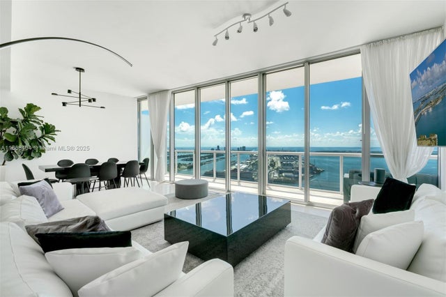 4 of 32 - 888 Biscayne Blvd 5507/5607, Miami, FL