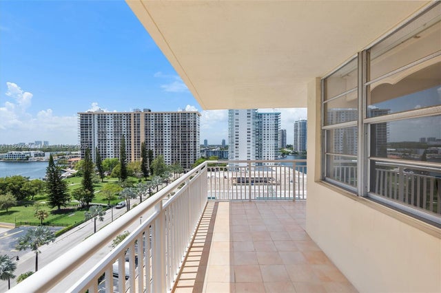 4 of 44 - 251 174th St 1005, Sunny Isles Beach, FL