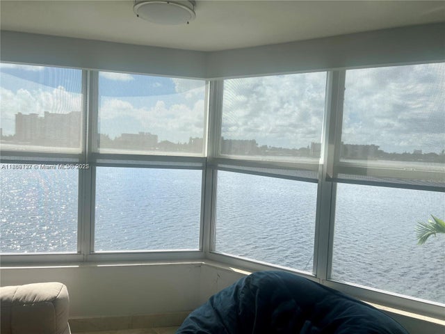 1100 Ne 191st St 33, Miami