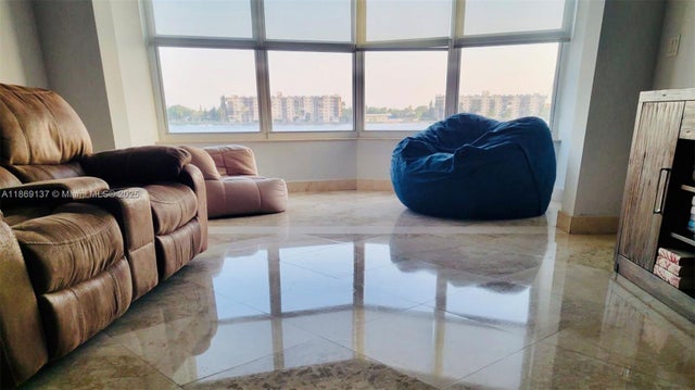 3 of 17 - 1100 Ne 191st St 33, Miami, FL