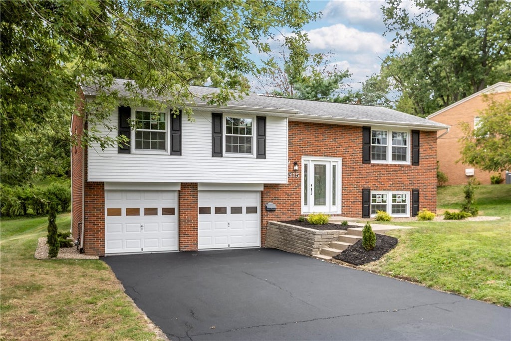 1315 Old Meadow Road, Upper St Clair