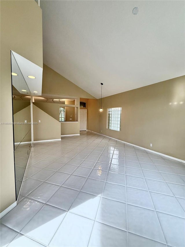 2 of 20 - 4004 Dorado Dr, Riviera Beach, FL