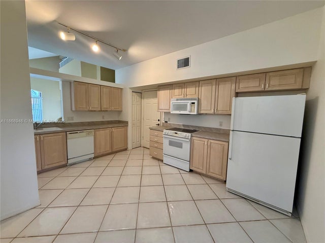 4 of 20 - 4004 Dorado Dr, Riviera Beach, FL