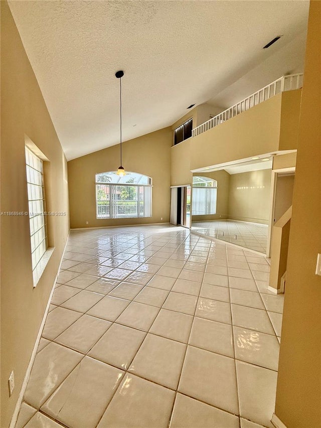 5 of 20 - 4004 Dorado Dr, Riviera Beach, FL