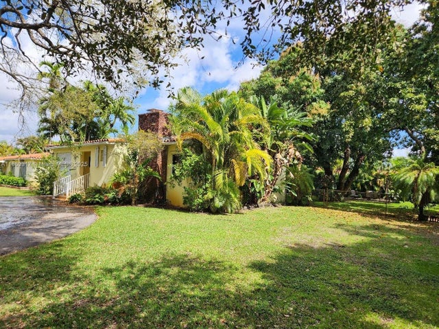 2 of 12 - 217 Iroquois St, Miami Springs, FL