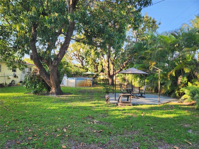 3 of 12 - 217 Iroquois St, Miami Springs, FL