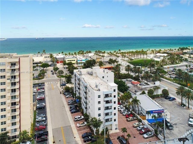 1 of 35 - 2900 N Banyan St 101, Fort Lauderdale, FL