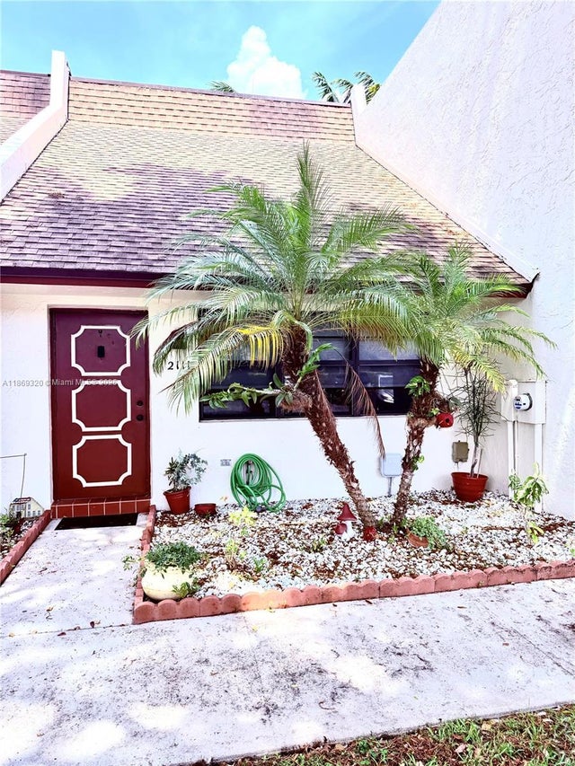 1 of 19 - 2111 N 14th Ave, Hollywood, FL