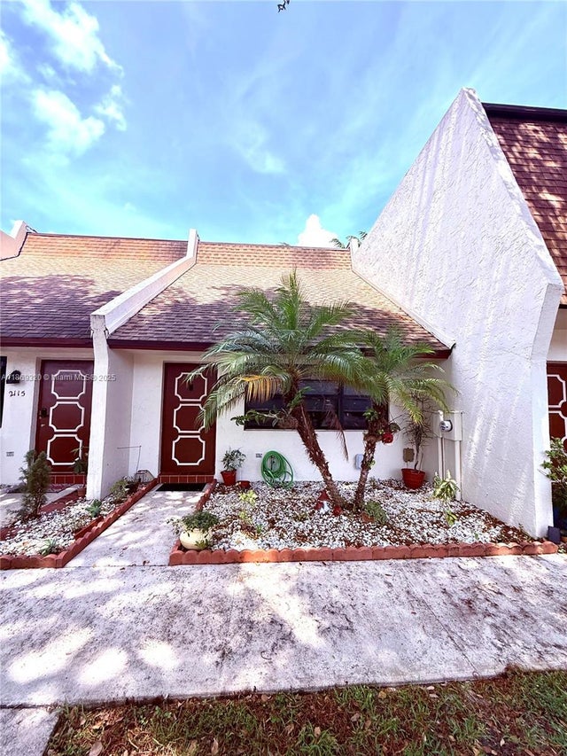 5 of 19 - 2111 N 14th Ave, Hollywood, FL