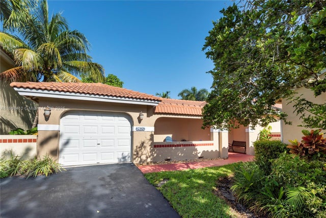 3 of 29 - 1426 Seagrape Cir, Weston, FL