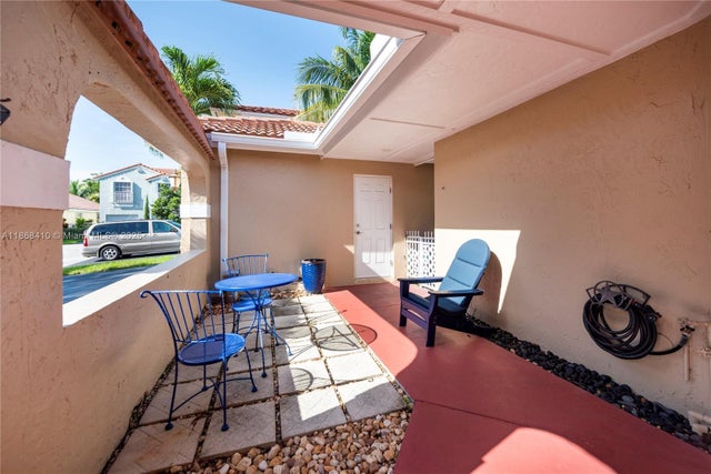 5 of 29 - 1426 Seagrape Cir, Weston, FL