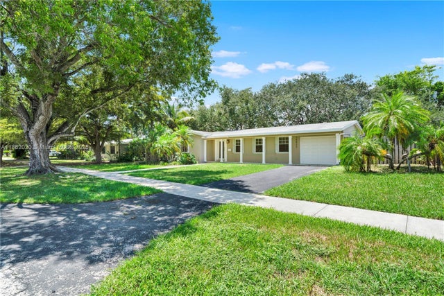 4 of 32 - 16022 Sw 98th Ave, Miami, FL
