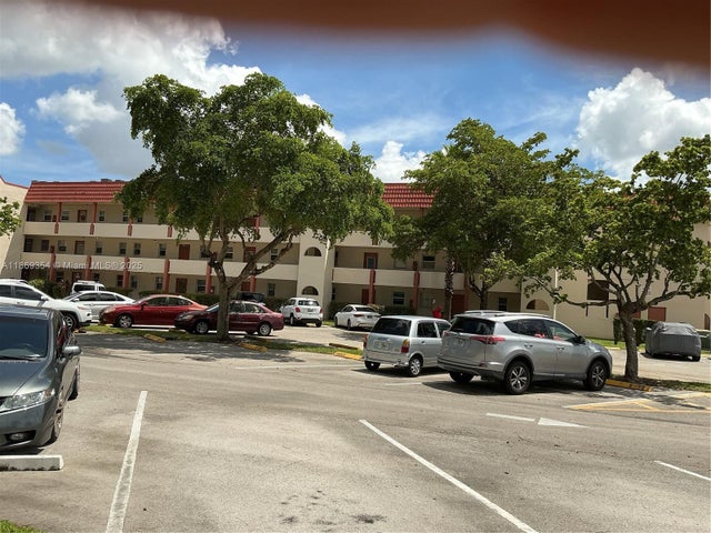 1 of 16 - 2600 W Sunrise Lakes Dr 305, Sunrise, FL