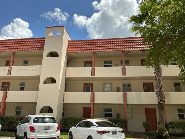 2 of 16 - 2600 W Sunrise Lakes Dr 305, Sunrise, FL