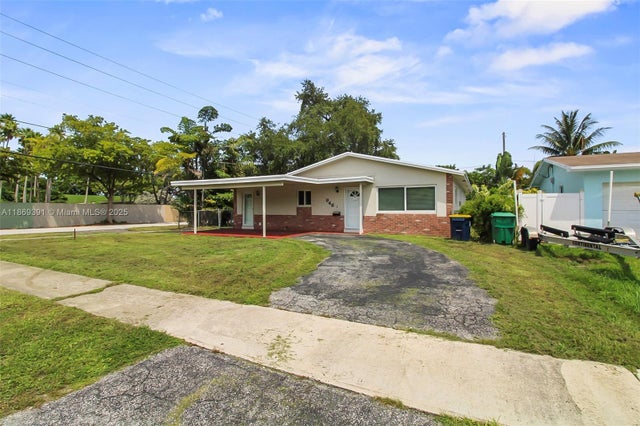 4 of 28 - 846 Nw 10th Ave, Dania Beach, FL