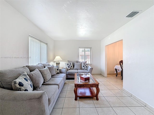 4 of 17 - 675 W 30th St, Hialeah, FL