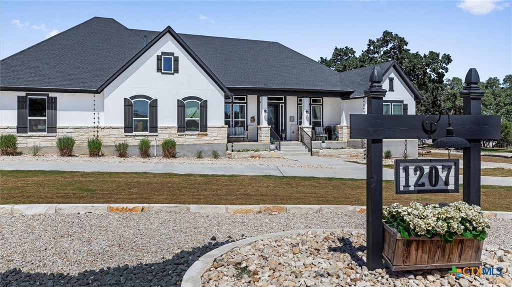 1207 Game Trail, New Braunfels