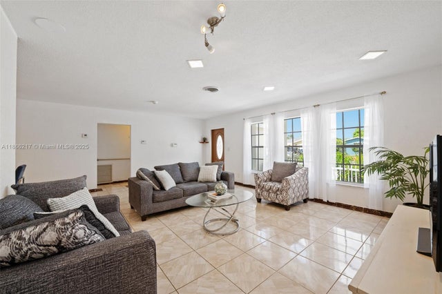 2 of 24 - 791 Sw 49th Ter, Margate, FL