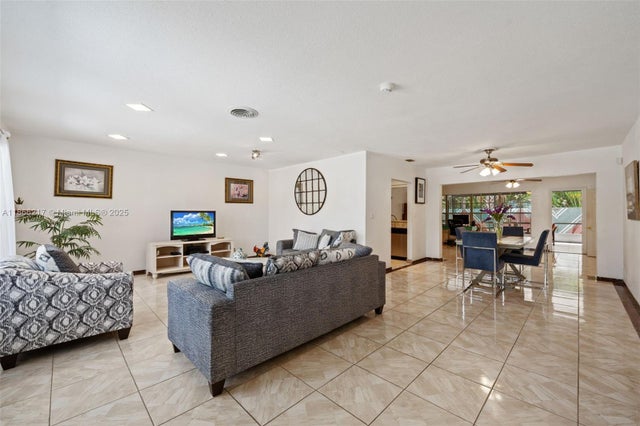 3 of 24 - 791 Sw 49th Ter, Margate, FL