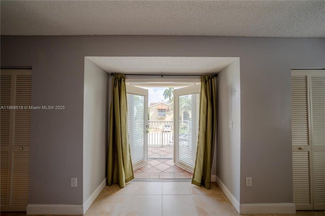 3 of 9 - 14204 Sw 117th St, Miami, FL