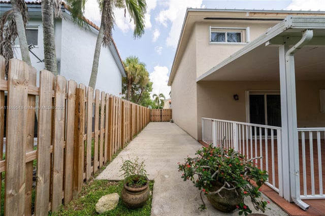 4 of 9 - 14204 Sw 117th St, Miami, FL