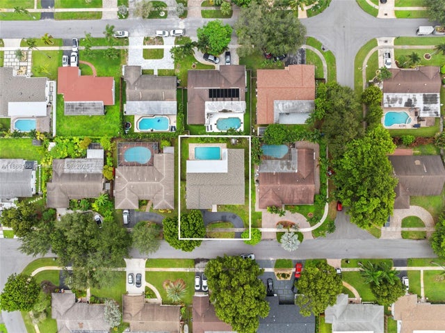 1 of 38 - 11911 Nw 14th Ct, Pembroke Pines, FL