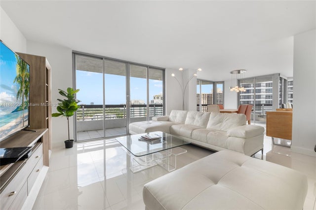 3 of 20 - 19101 Ne 36th Ct 2607, Aventura, FL