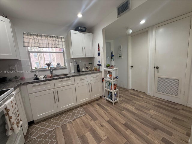 2 of 29 - 9581 Sunrise Lakes Blvd 101, Sunrise, FL