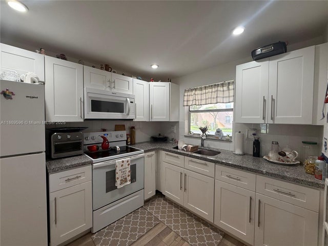 4 of 29 - 9581 Sunrise Lakes Blvd 101, Sunrise, FL