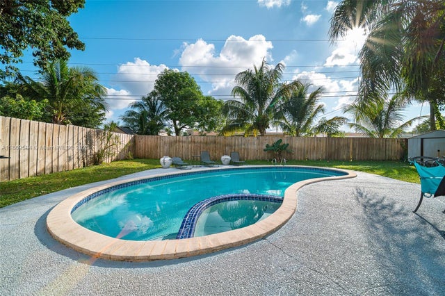 3 of 8 - 7120 Duval St, Hollywood, FL