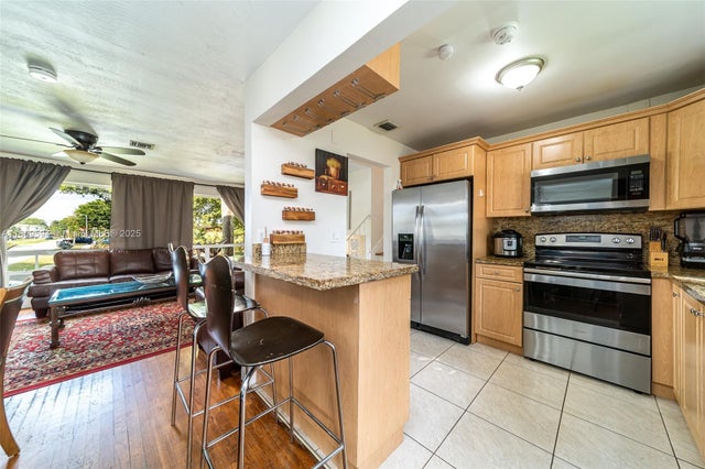 4 of 8 - 7120 Duval St, Hollywood, FL