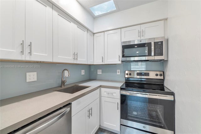 1 of 13 - 2901 Polk St 5, Hollywood, FL