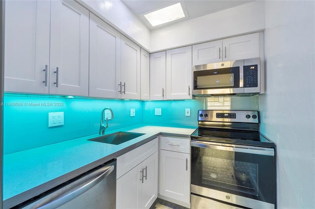 3 of 13 - 2901 Polk St 5, Hollywood, FL
