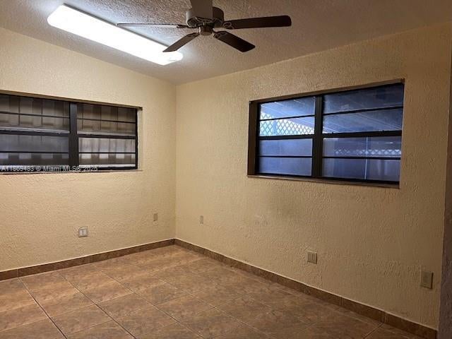 4 of 5 - 620 Nw 182nd Ter, Miami Gardens, FL