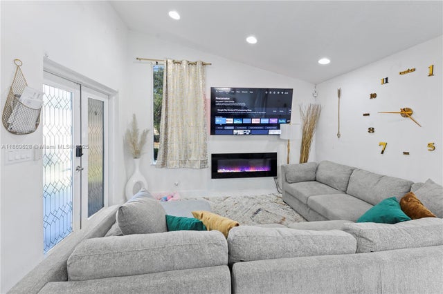 2 of 26 - 135 Nw 6th Ave, Dania Beach, FL