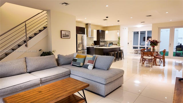 2 of 33 - 6318 Nw 104th Path, Doral, FL