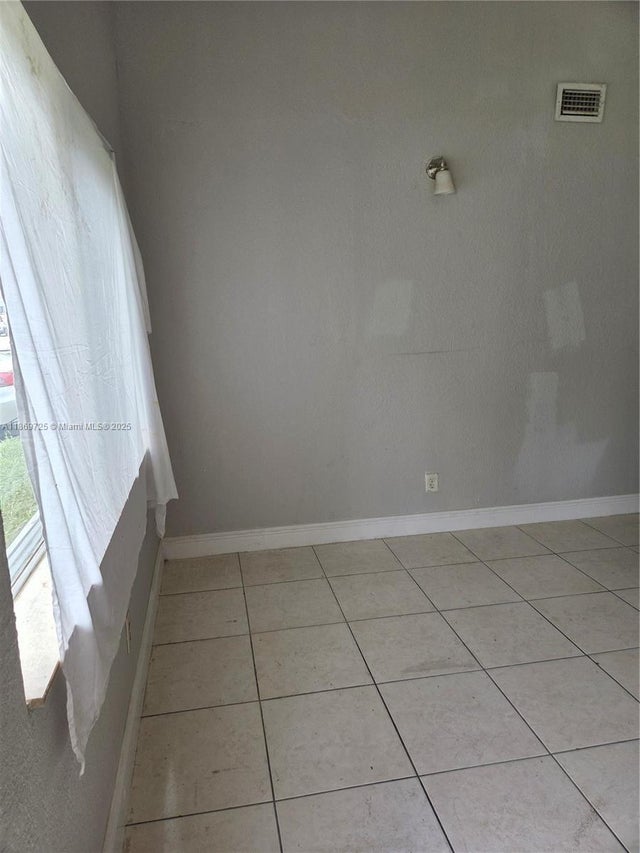 3 of 42 - 3000 Nw 8th Ct, Fort Lauderdale, FL