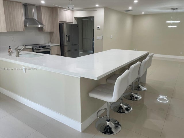 4 of 39 - 5002 Sheridan St 1, Hollywood, FL