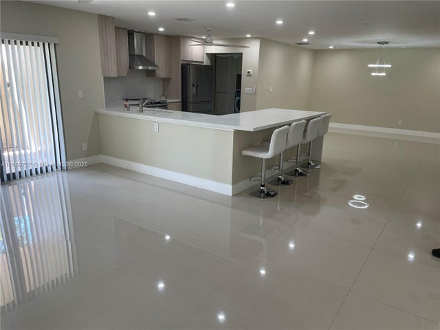 5 of 39 - 5002 Sheridan St 1, Hollywood, FL