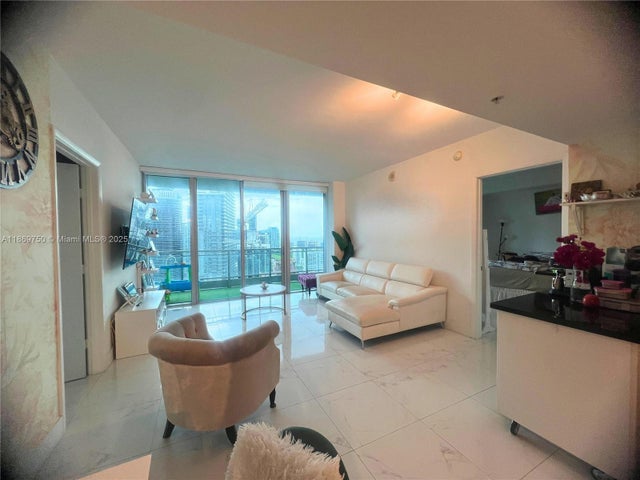 2 of 18 - 92 Sw 3rd St 3803, Miami, FL