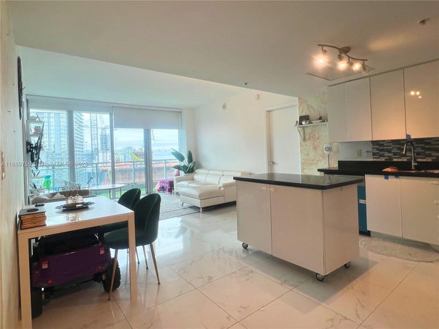 3 of 18 - 92 Sw 3rd St 3803, Miami, FL